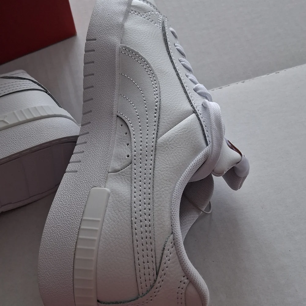 Puma White Court Sneakers with Gold Accents sz 6.5 - Picture 9 of 9
